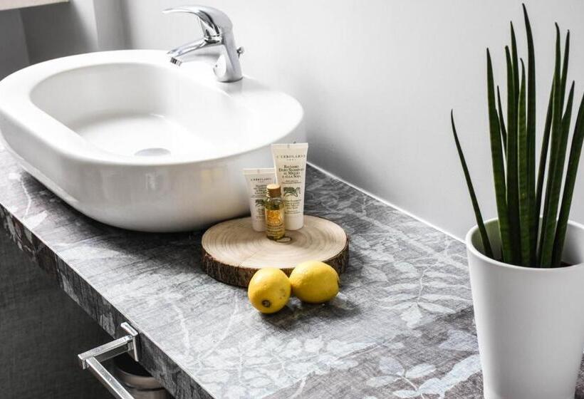 اتاق استاندارد سه تخته با چشم‌انداز باغ, Garibaldi23 Rooms