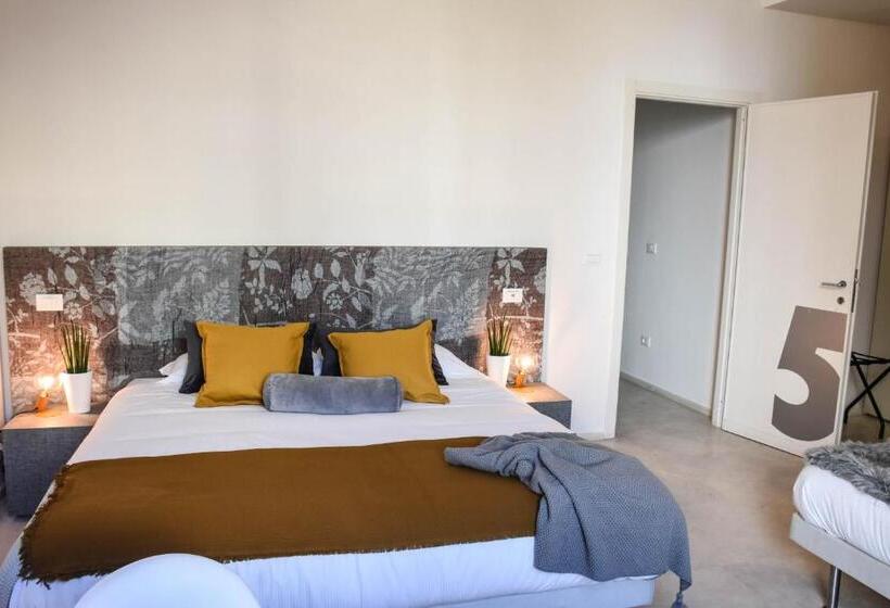 اتاق استاندارد سه تخته با چشم‌انداز باغ, Garibaldi23 Rooms