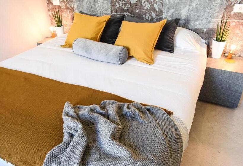 اتاق استاندارد سه تخته با چشم‌انداز باغ, Garibaldi23 Rooms