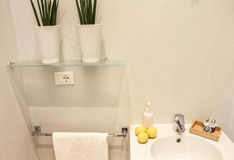 اتاق استاندارد, Garibaldi23 Rooms