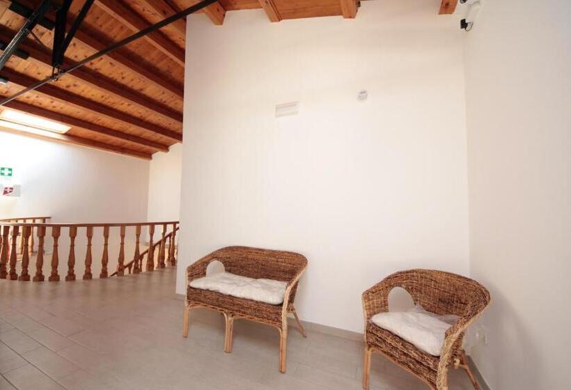 エコノミー４人部屋, Il Veliero