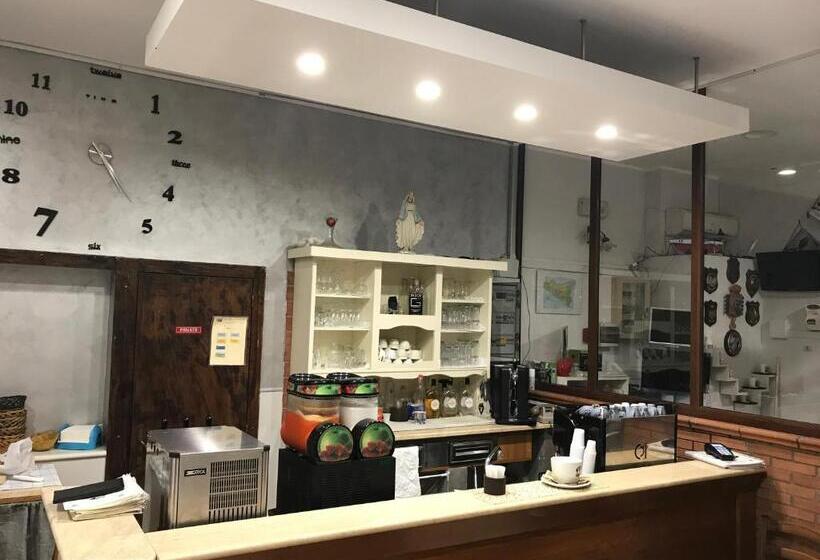 エコノミー４人部屋, Il Veliero