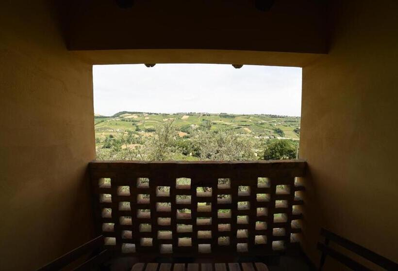 חדר דלוקס עם מרפסת, Agriturismo  La Valle Degli Ulivi