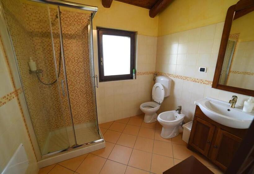 חדר דלוקס עם מרפסת, Agriturismo  La Valle Degli Ulivi