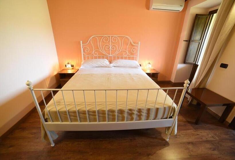 חדר דלוקס עם מרפסת, Agriturismo  La Valle Degli Ulivi