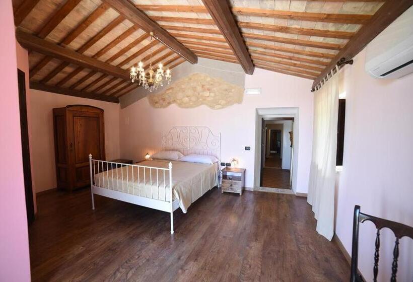 Люкс Повышенной Комфортности, Agriturismo  La Valle Degli Ulivi