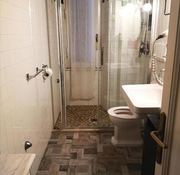 غرفة قياسية مع حمام خارجي, Lido Di Ostia 1933