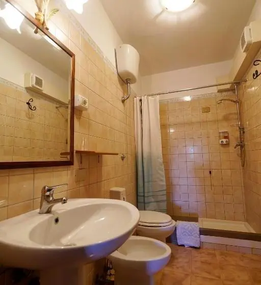 اتاق استاندارد چهار تخته, Biobagnolese Agriturismo