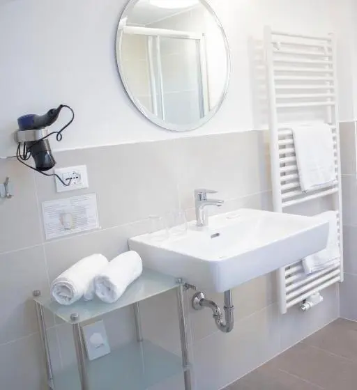 اتاق استاندارد با بالکن, Schenna Garni Eden Bed & Breakfast
