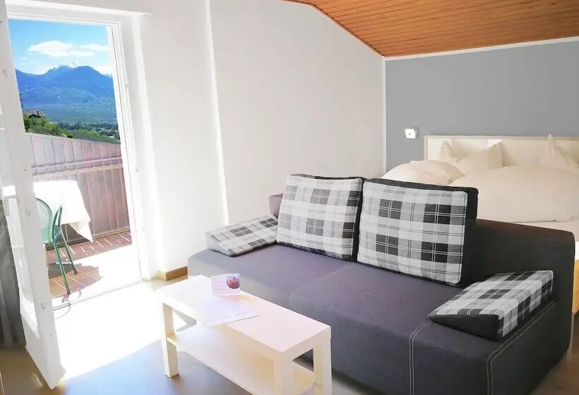 اتاق استاندارد با بالکن, Schenna Garni Eden Bed & Breakfast