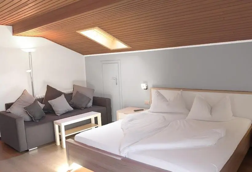 اتاق استاندارد با بالکن, Schenna Garni Eden Bed & Breakfast