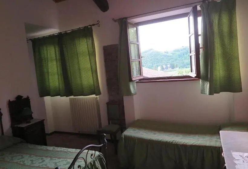 庭の見えるスタンダードトリプルルーム, Agriturismo Rupestr