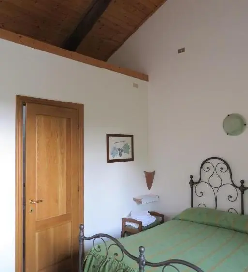 庭の見えるスタンダードトリプルルーム, Agriturismo Rupestr