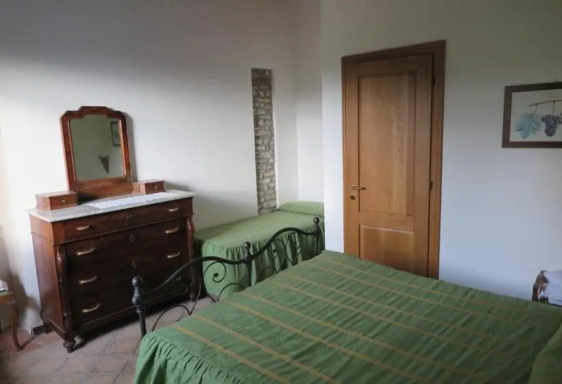 庭の見えるスタンダードトリプルルーム, Agriturismo Rupestr