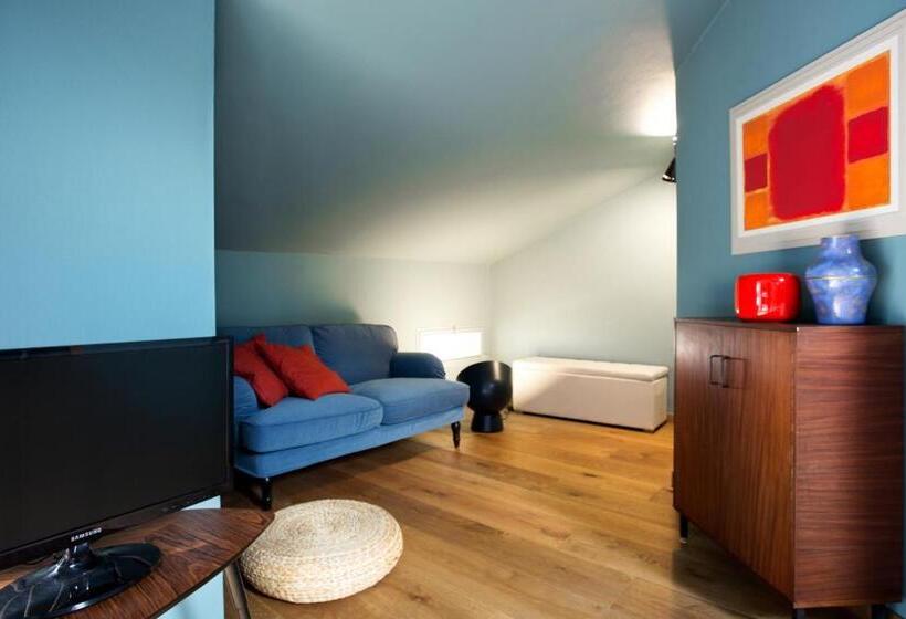 جناح جونيور مزوَّد بتراس, Domus Plinii 1792 Suites