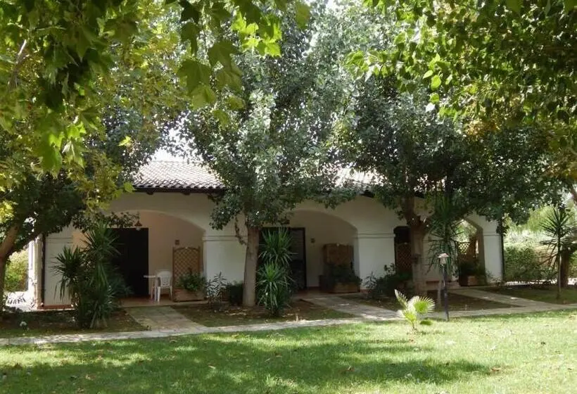 庭の見えるスタンダードトリプルルーム, Agriturismo Ricciardulli