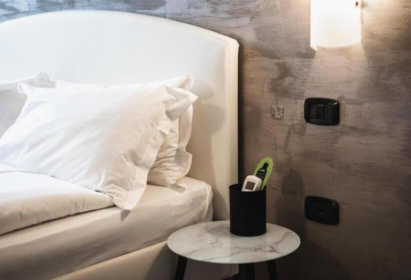 اتاق استاندارد سه نفره, La Cantinota   Locanda De Manincor Rooms