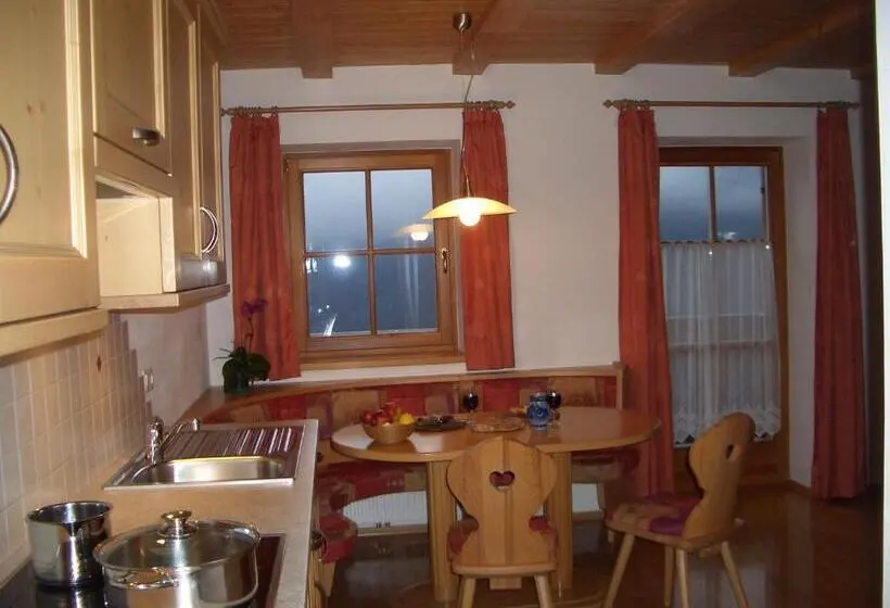Huoneisto 2 Makuuhuonetta, Lafreiderhof