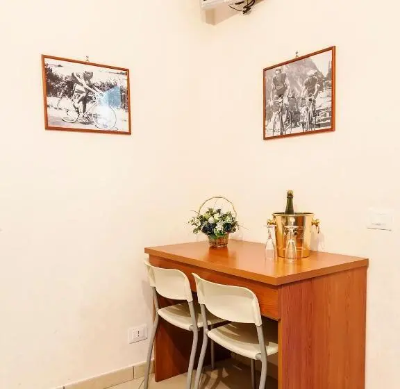 スタンダードルーム, La Casa Degli Artisti 1