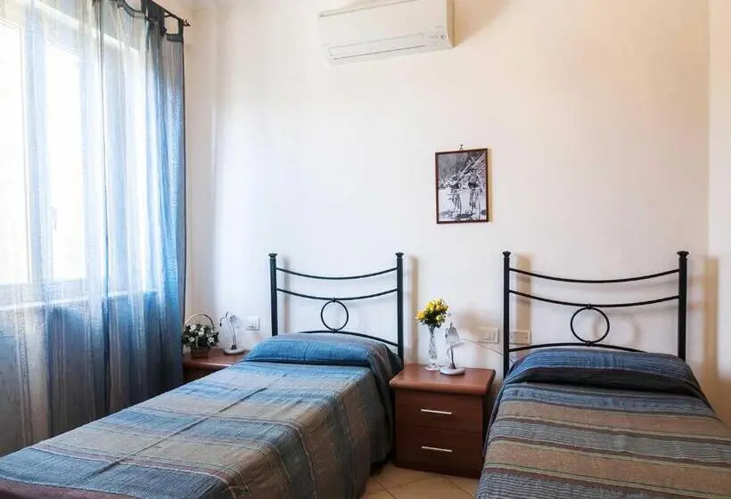 スタンダードルーム, La Casa Degli Artisti 1