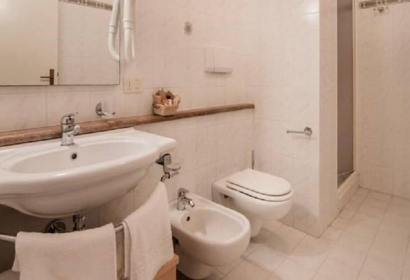 オーシャンビューバルコニー付きワンベッドルームアパートメント, Residence La Rosa Di Nettuno