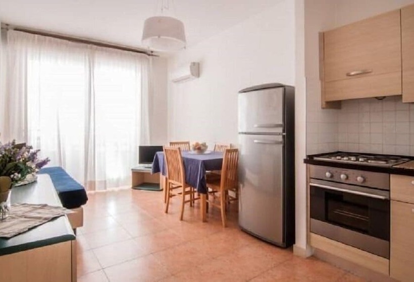 オーシャンビューバルコニー付きワンベッドルームアパートメント, Residence La Rosa Di Nettuno