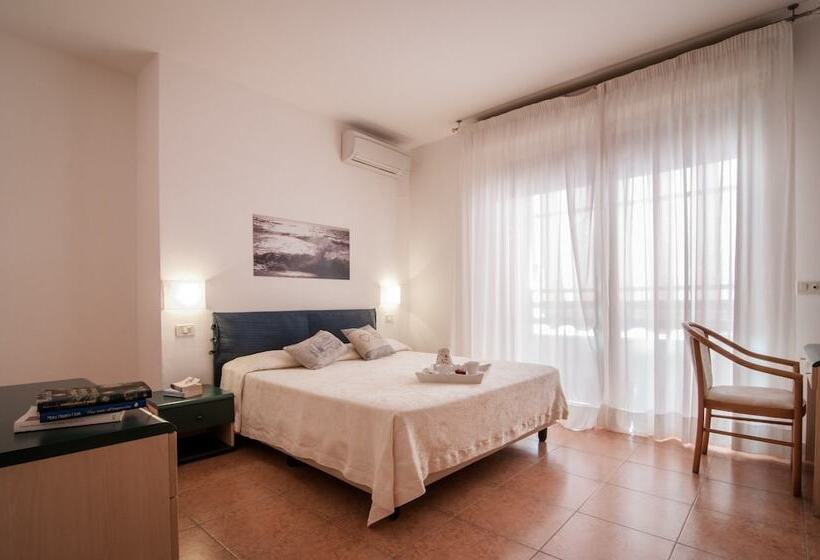 オーシャンビューバルコニー付きワンベッドルームアパートメント, Residence La Rosa Di Nettuno