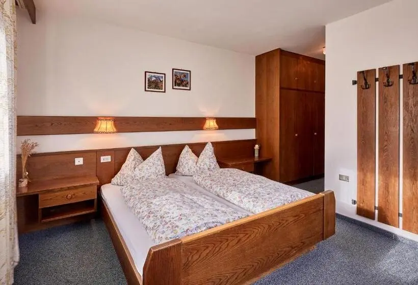 Basic-huone, Ferienpension Zummüllerhof