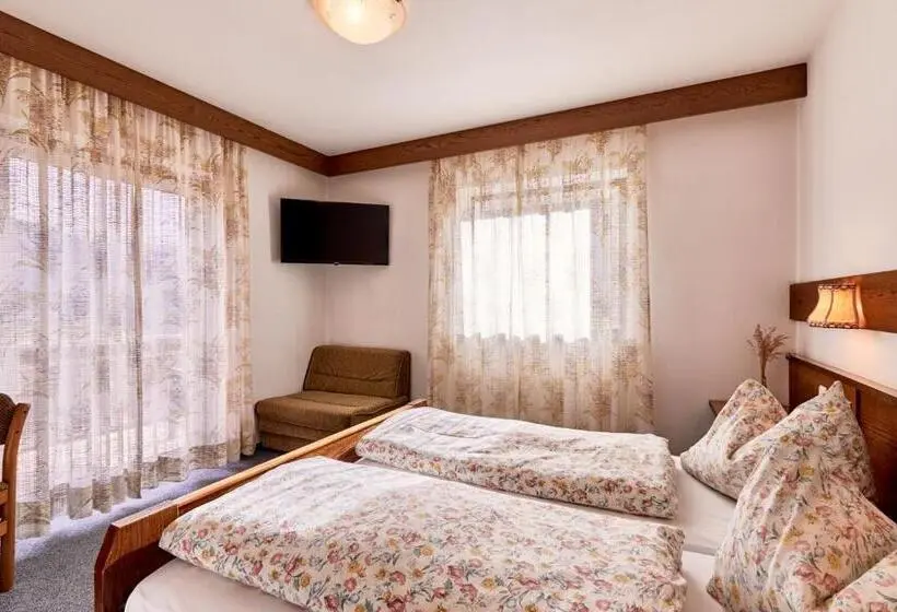 Basic-huone, Ferienpension Zummüllerhof