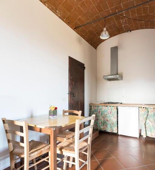 スタンダードスタジオ, Agriturismo Montevecchio Isolani