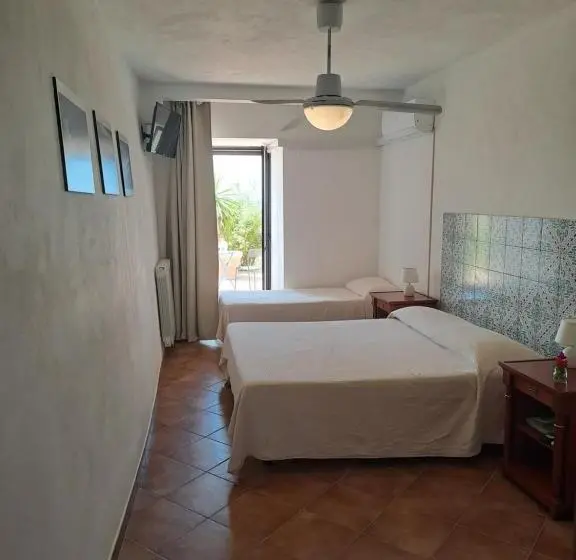 Standard Kolmen Hengen Huone, Fattoria Manostalla Villa Chiarelli