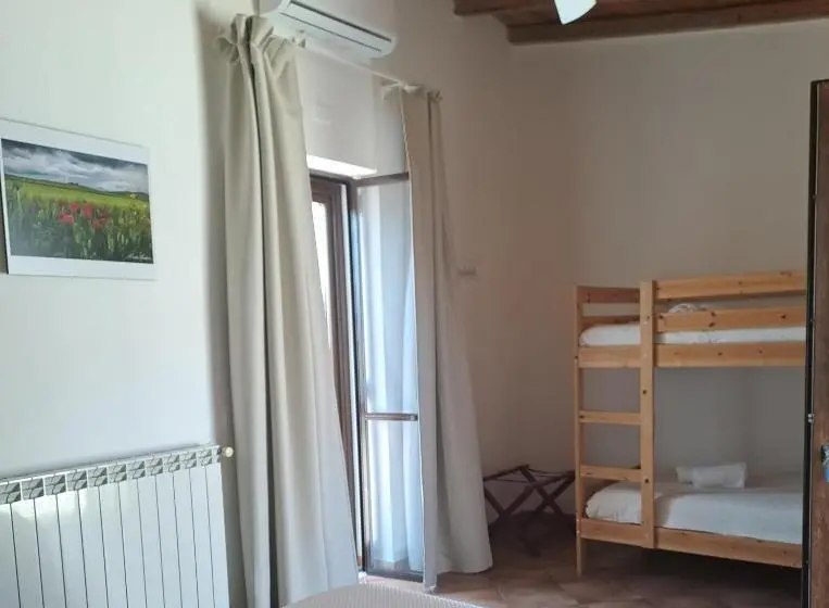 Standard Neljän Hengen Huone, Fattoria Manostalla Villa Chiarelli