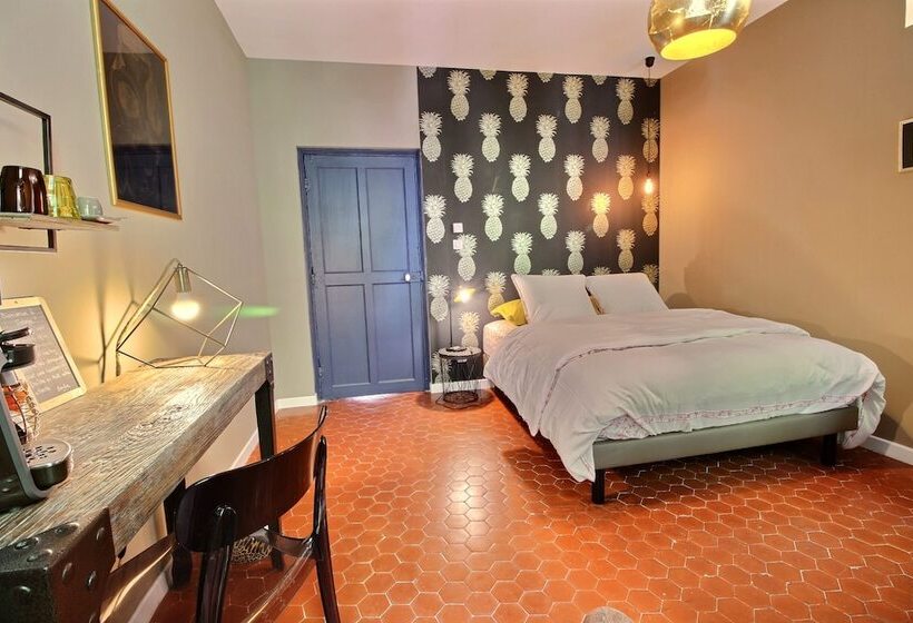 Номер Стандарт, Effets Personnels