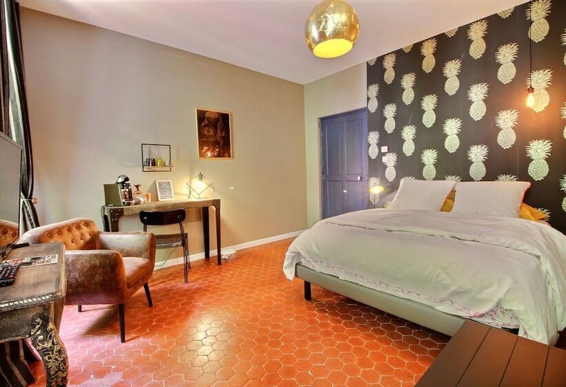 Номер Стандарт, Effets Personnels