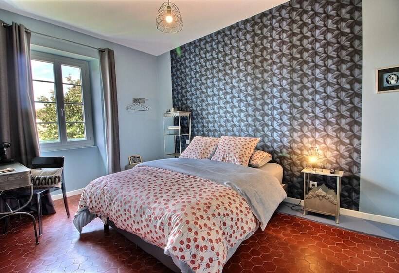 Номер Стандарт, Effets Personnels