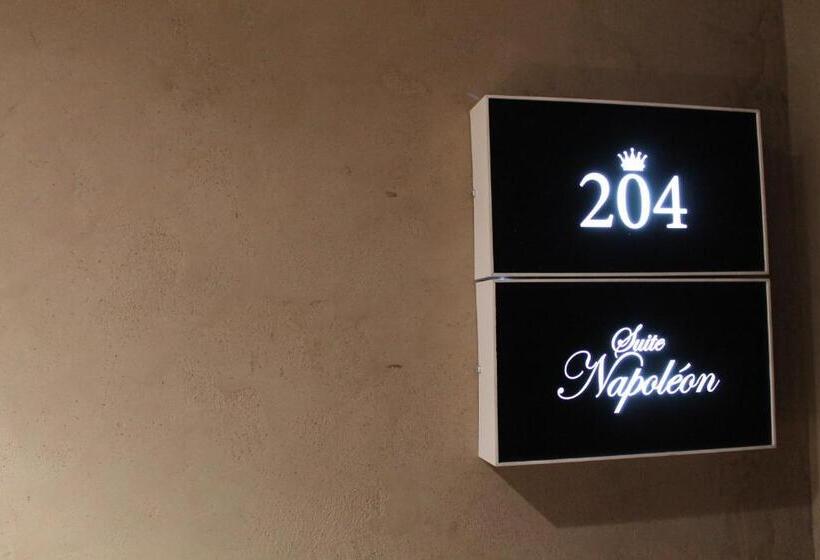 סוויטה, La Couronne