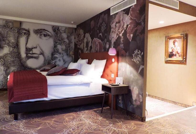 סוויטה, La Couronne