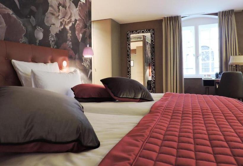 סוויטה, La Couronne