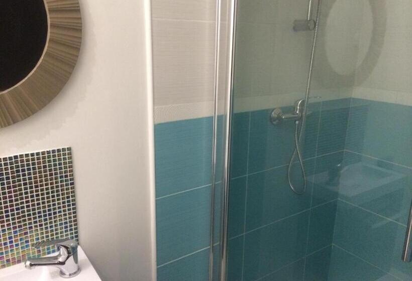 Номер Стандарт, L Eden Orly Aéroport