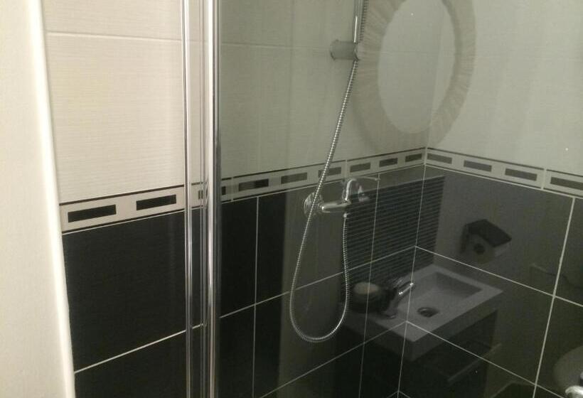 Номер Стандарт Индивидуальный, L Eden Orly Aéroport