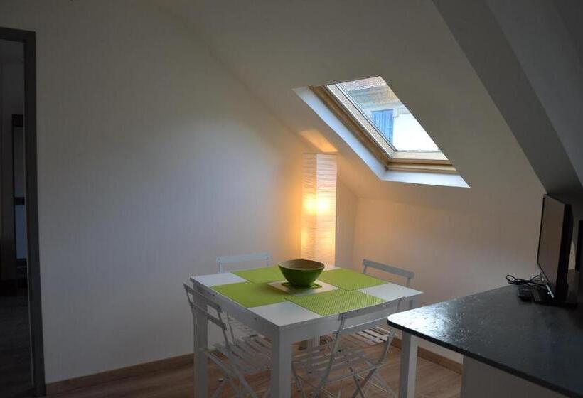 آپارتمان 1 خوابه, Mère Elvira