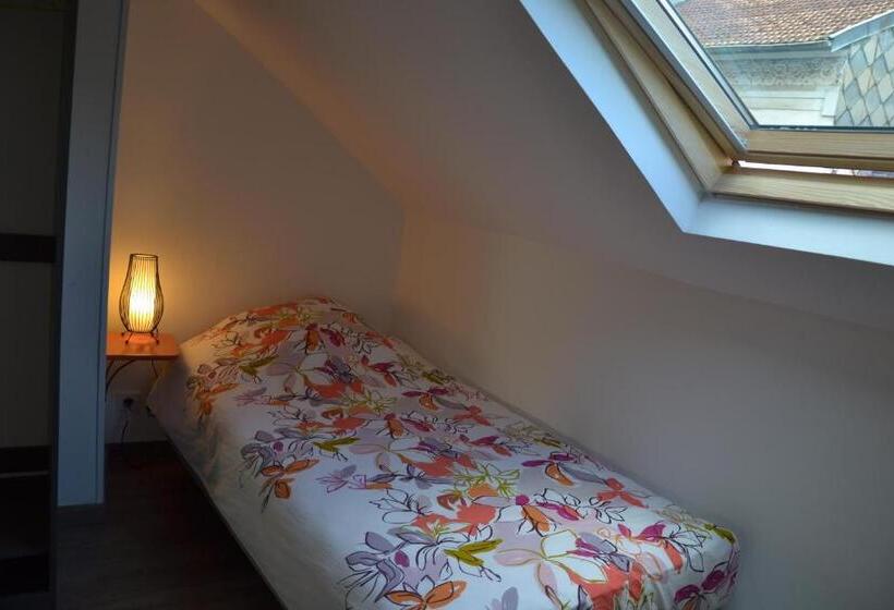 آپارتمان 1 خوابه, Mère Elvira