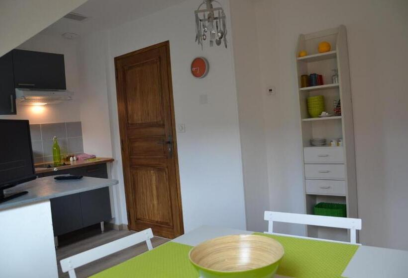 آپارتمان 1 خوابه, Mère Elvira