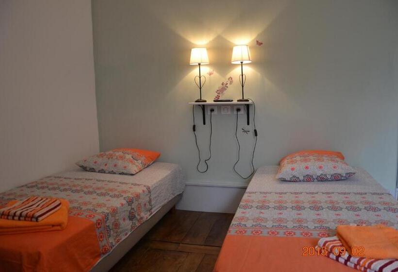 اتاق استاندارد, Mère Elvira