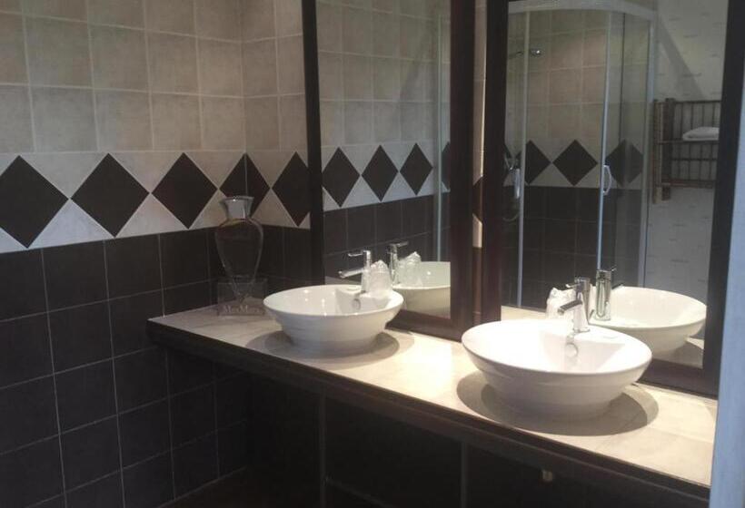 スーペリアールーム, Château Des Essards Avec Piscine Et Jacuzzi