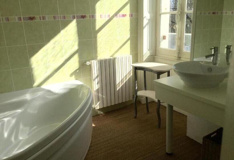 スイート（家族用）, Château Des Essards Avec Piscine Et Jacuzzi