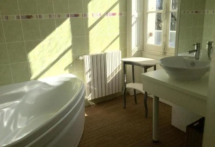 スイート(家族用), Château Des Essards Avec Piscine Et Jacuzzi