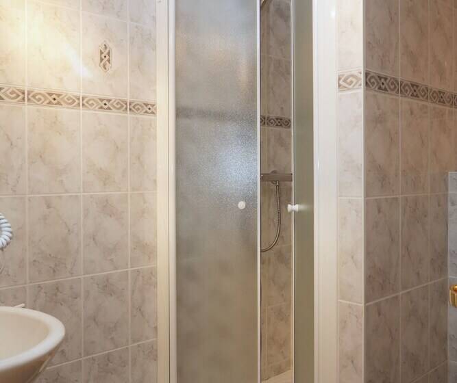 غرفة قياسية, Sylvie Fahrer Et Fils