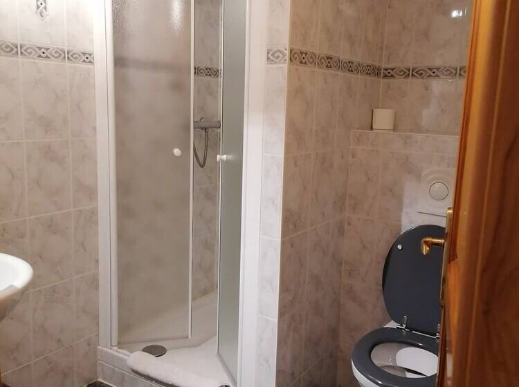 غرفة قياسية, Sylvie Fahrer Et Fils