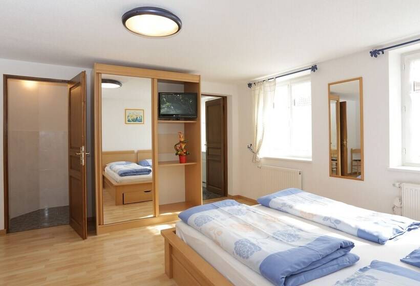 غرفة عائلية, Sylvie Fahrer Et Fils